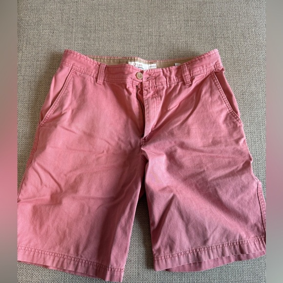 Izod Other - Izod Men's Salmon Flat Front Shorts